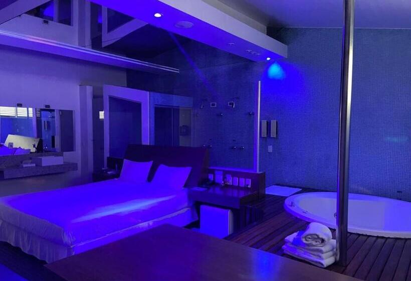 스위트 킹사이즈 침대, Motel Mediterrâneo