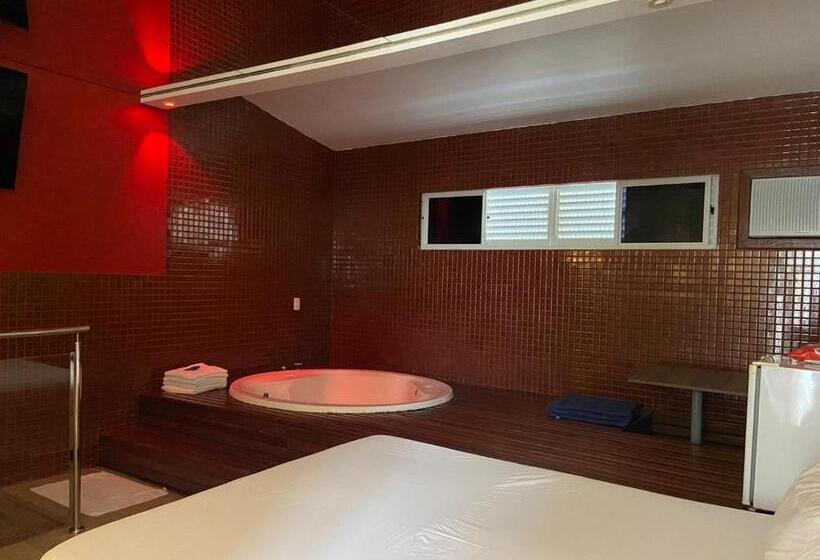 자쿠지 스위트, Motel Mediterrâneo