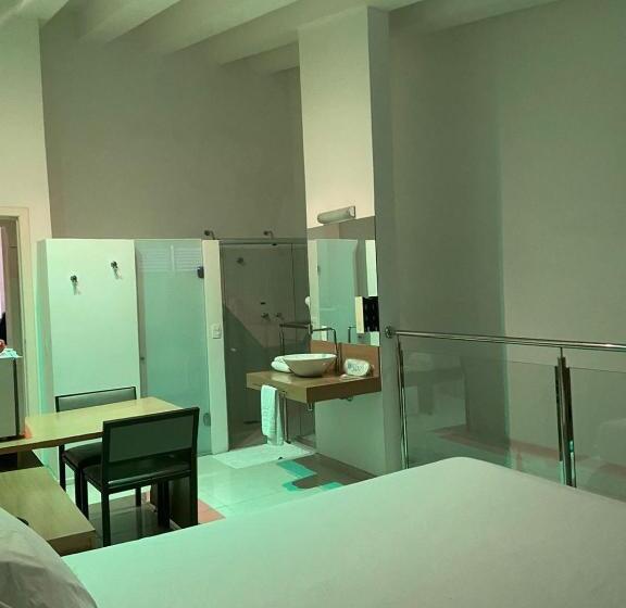 스위트 킹사이즈 침대, Motel Mediterrâneo