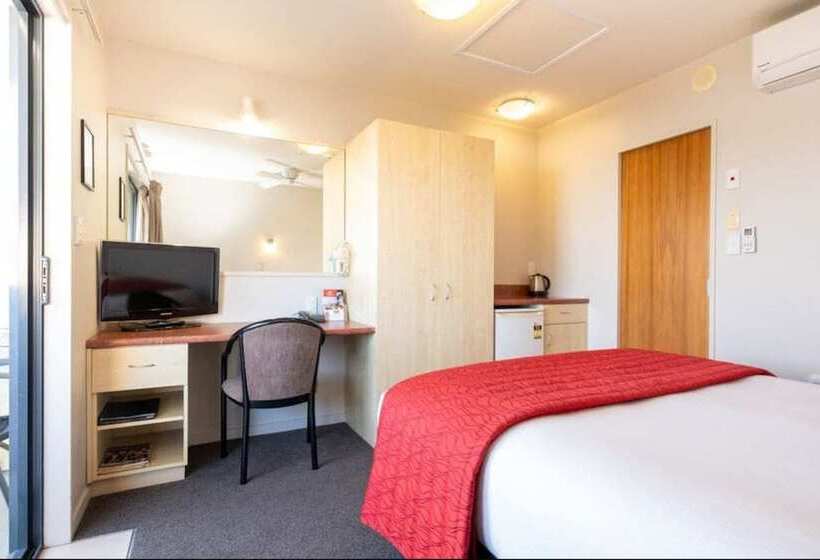 스탠다드 스튜디오, Bella Vista Motel Napier