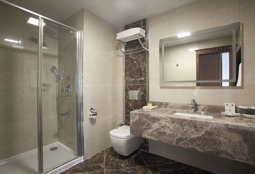 Quarto Triplo Estandar, Grand Altuntas