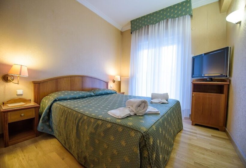 غرفة قياسية مطلّة علي البحيرة, Kastoria In Kastoria City