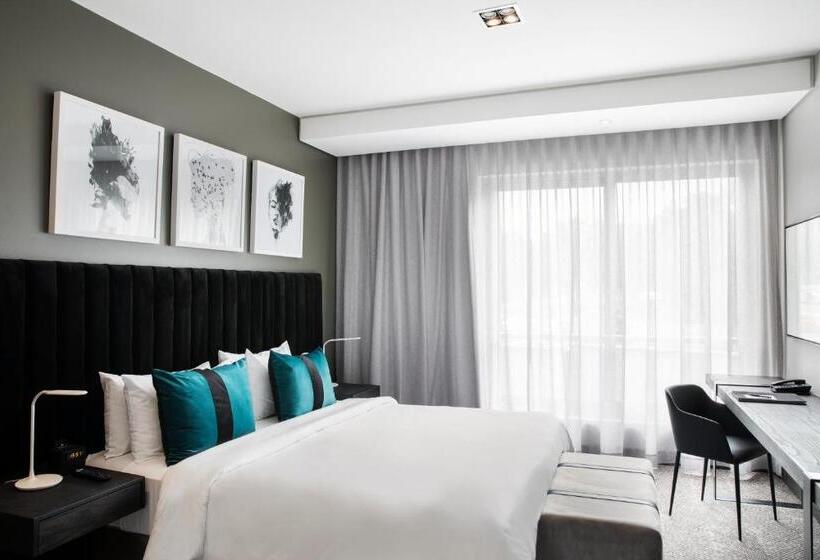 Quarto Estandar, The Capital Empire