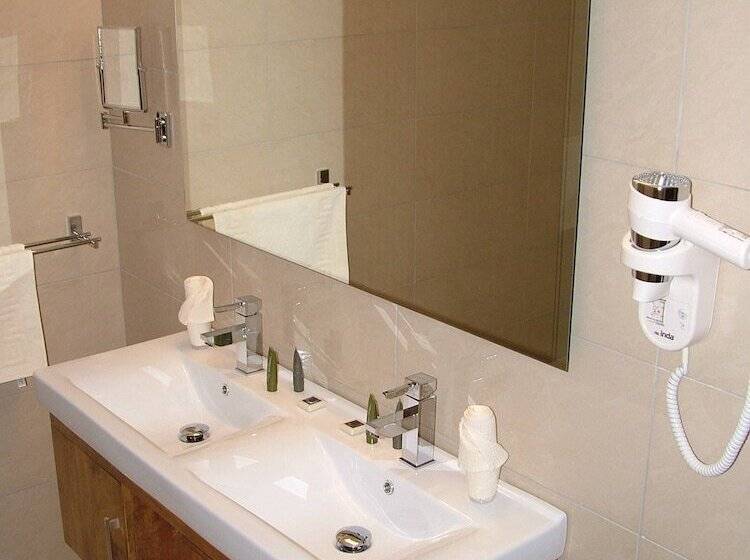 اتاق استاندارد سه نفره, Afrika Hotel Frýdek Místek