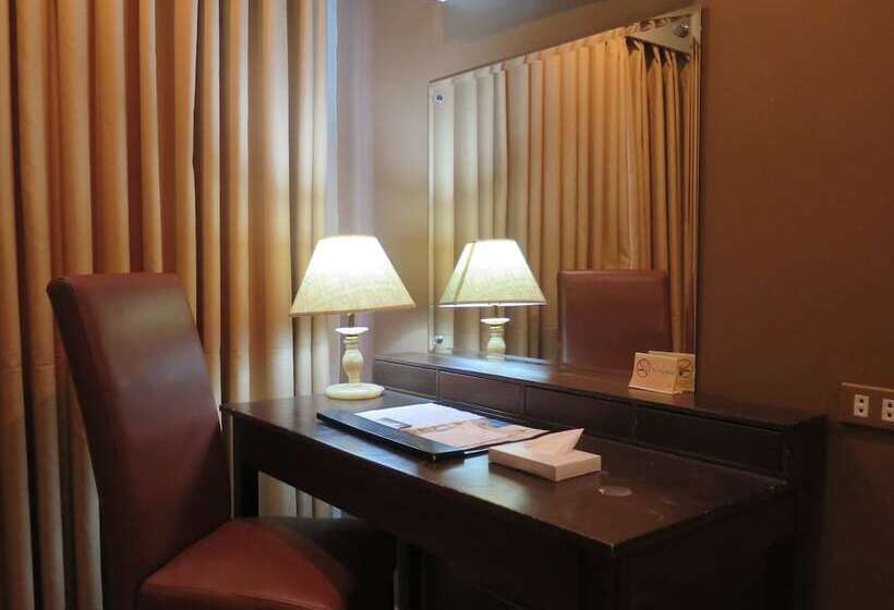 Номер Deluxe Кровать Кинг, The Pinnacle Hotel And Suites