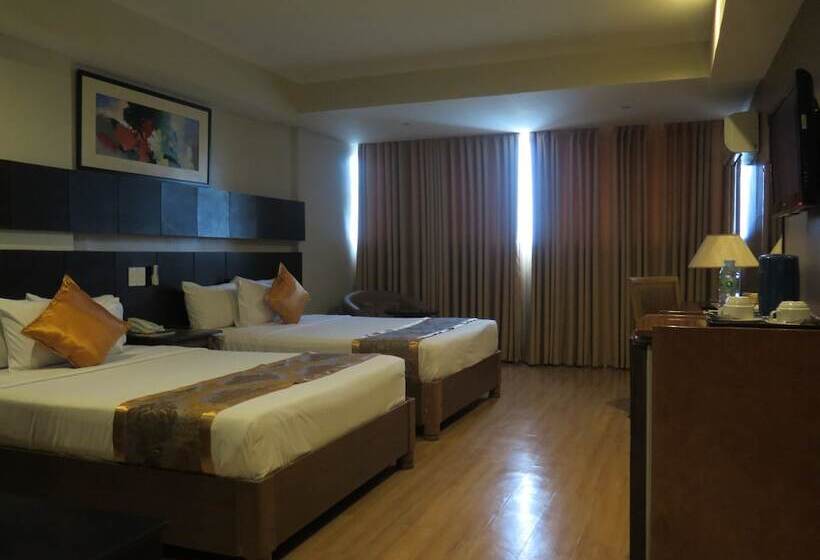 Номер Deluxe Кровать Кинг, The Pinnacle Hotel And Suites
