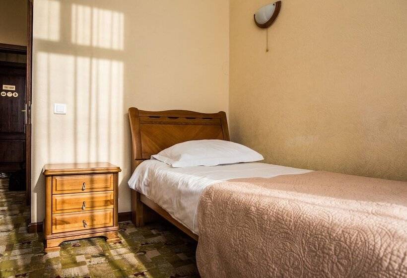 اتاق استاندارد یک نفره, Mayak