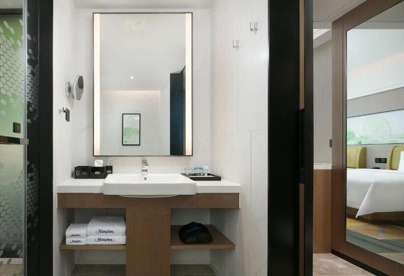 Номер Deluxe, Hampton By Hilton Zhongshan Xiaolan