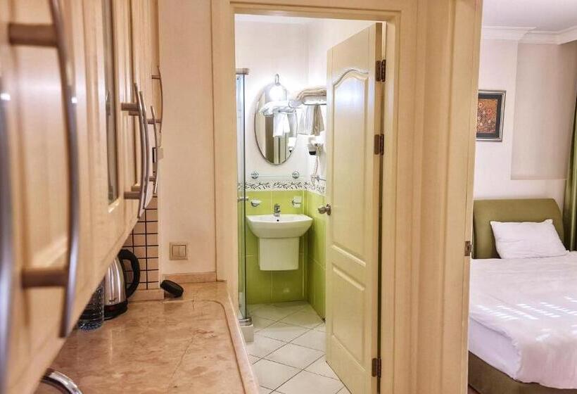 Полулюкс, Kamer Exclusive Hotel & Suites