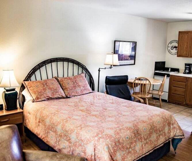 스탠다드 스튜디오, Rocky Mountain Inn