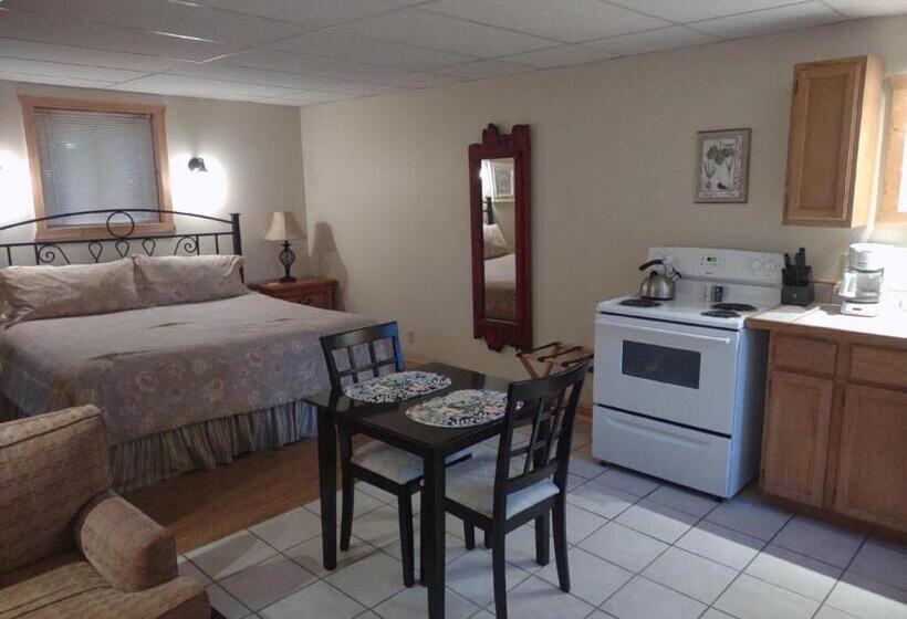 스탠다드 스튜디오, Rocky Mountain Inn