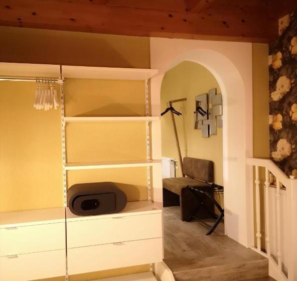 Люкс Повышенной Комфортности, Aparthotel Goldener Hahn Apartments
