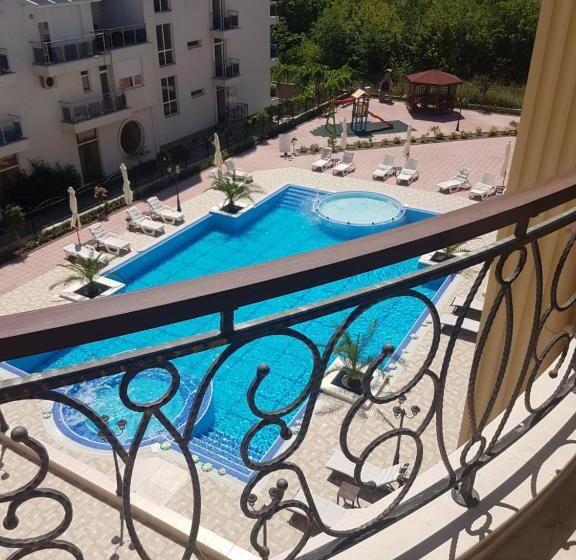 Апартаменты 1 Спальня Вид на Бассейн, Flora Beach Private