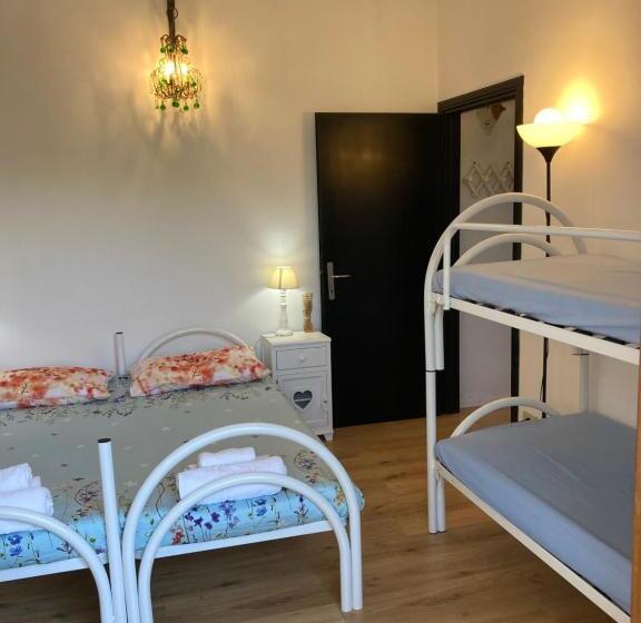 スタンダード４人部屋, Oasi Del Cuore   Due Graziose Camere Con Vista Mare A 7 Min Dal Mare Di Castiglioncello