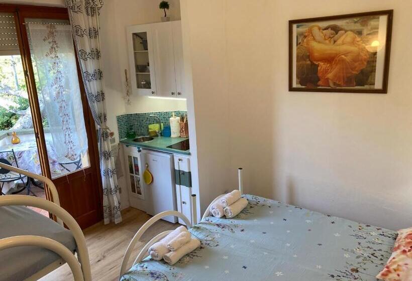 スタンダード４人部屋, Oasi Del Cuore   Due Graziose Camere Con Vista Mare A 7 Min Dal Mare Di Castiglioncello