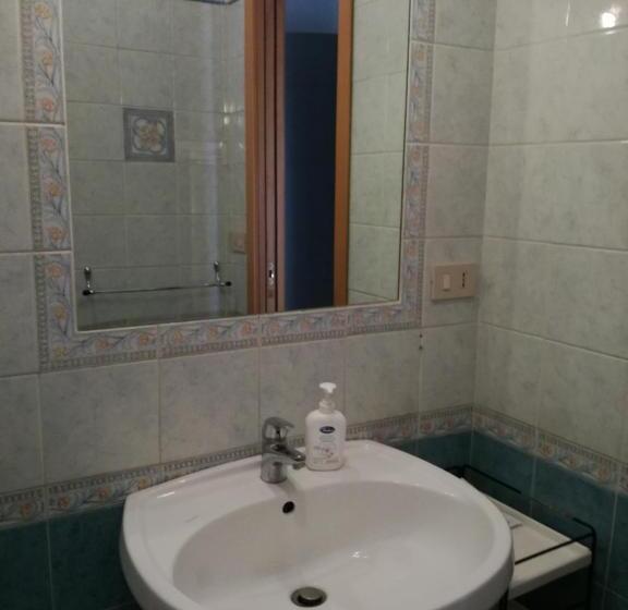 Quarto Estandar Individual Banheiro Compartilhado, Testa Gioacchino B&b