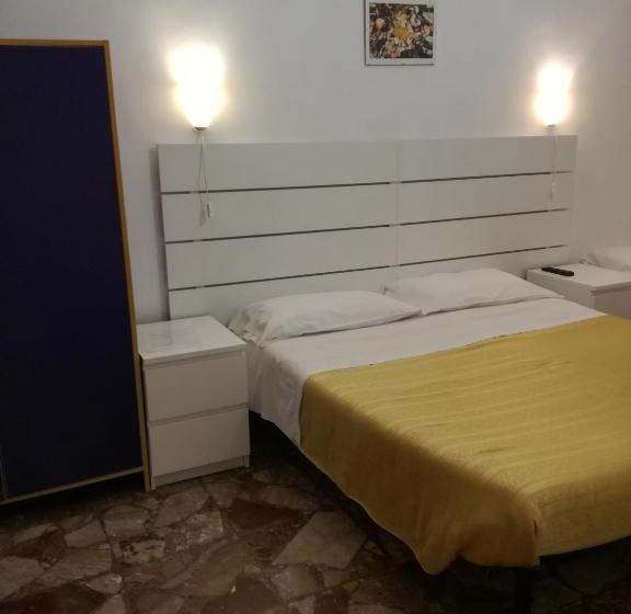 Quarto Basic Banheiro Compartilhado, Testa Gioacchino B&b