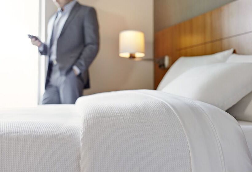 Номер Стандарт Вид на Бассейн, Hyatt Place Dubai Al Rigga