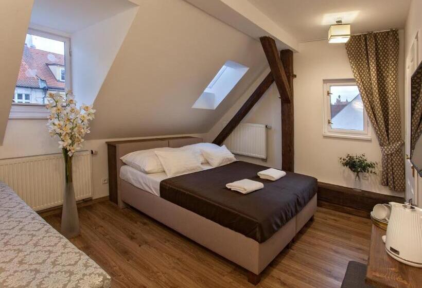 اتاق استاندارد سه نفره, Residence Corto Old Town
