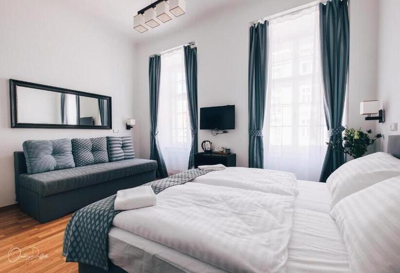 اتاق کلاسیک چهارنفره, Residence Corto Old Town