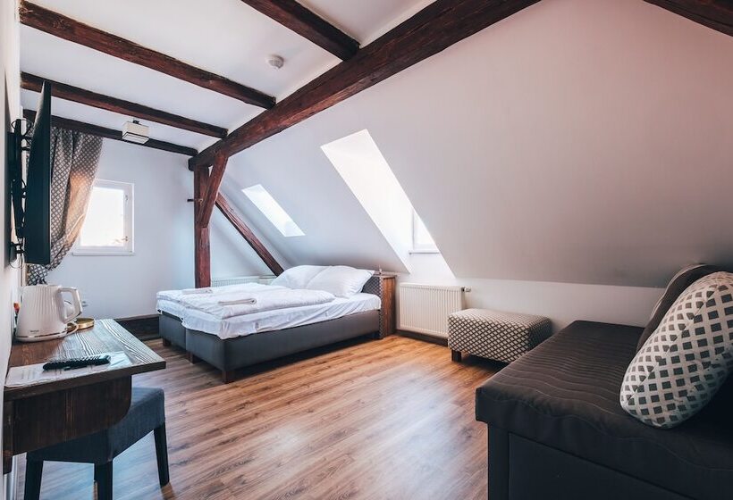 اتاق استاندارد سه نفره, Residence Corto Old Town