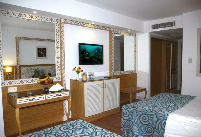标准间侧面带海景, Crystal Waterworld Resort & Spa - Ultimate All Inclusive