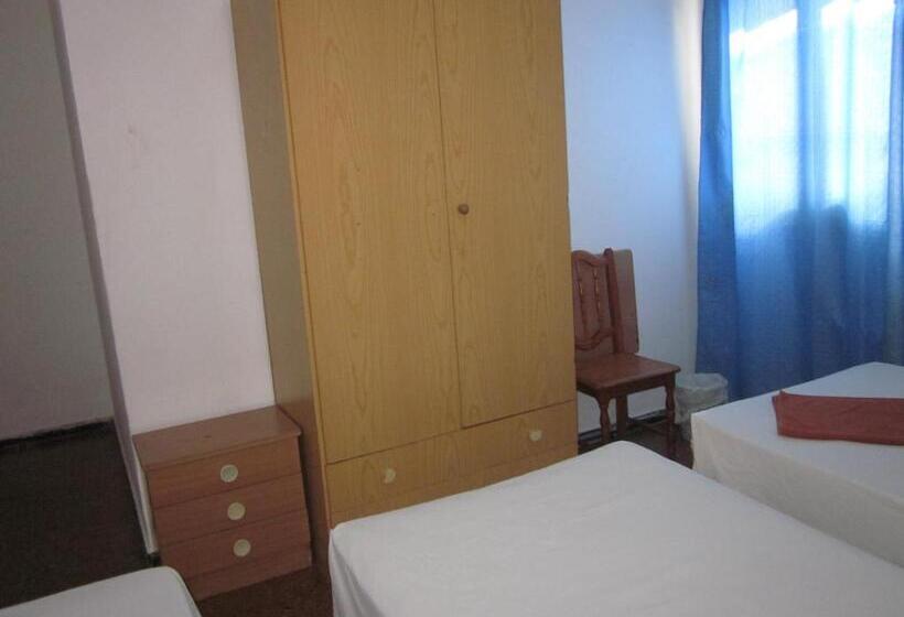 スタンダードトリプルルーム, Hostal Casa De Huéspedes San Fernando   Adults Only