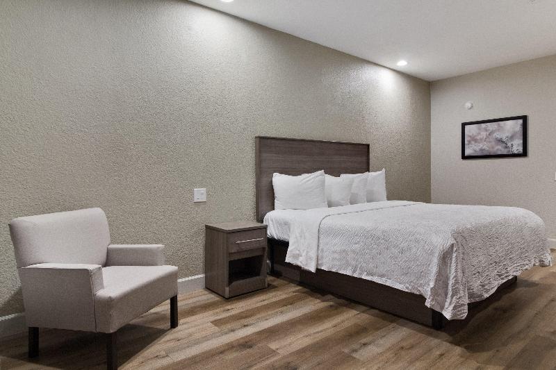 اتاق سوپریور با تخت بزرگ, Red Roof Inn Plus + Galveston   Beachfront