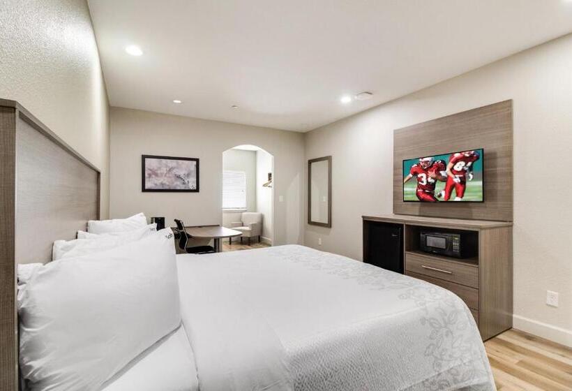 اتاق سوپریور با تخت بزرگ, Red Roof Inn Plus + Galveston   Beachfront