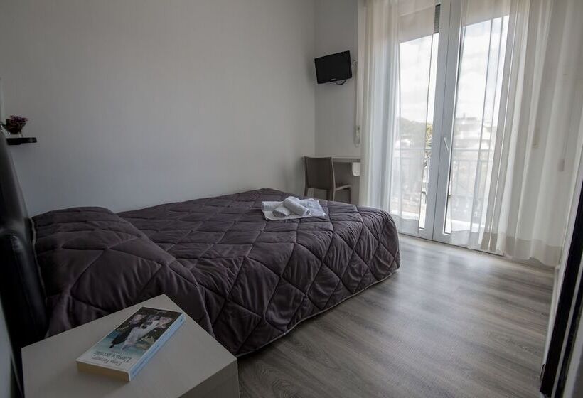 Quarto Estandar Individual, Zanarini In Centro A Riccione