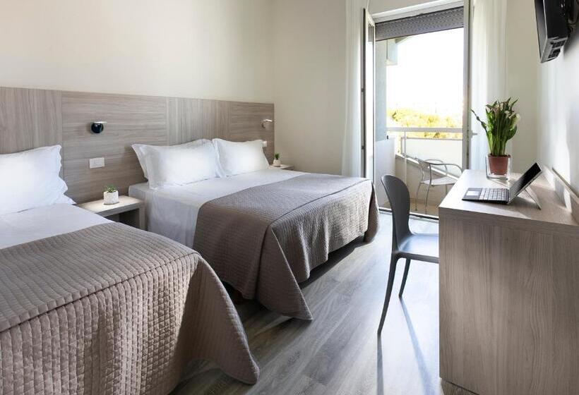 Номер Стандарт Трехместный, Zanarini In Centro A Riccione