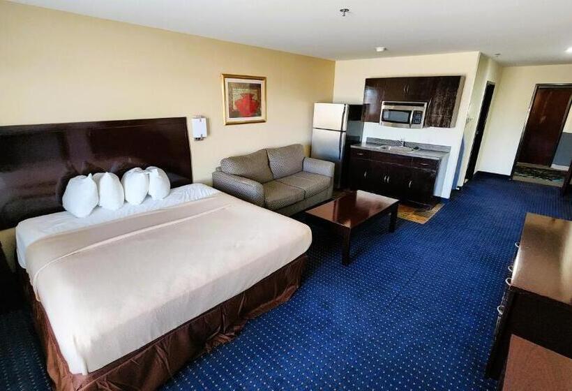 Люкс Кровать Кинг, Fairbridge Inn & Suites Canadian