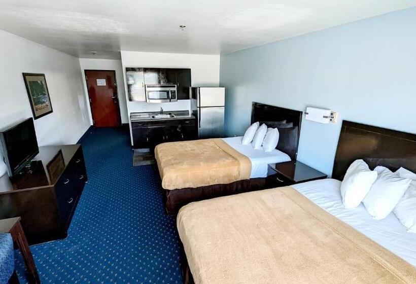 Номер Стандарт 2 Двуспальные Кровати, Fairbridge Inn & Suites Canadian