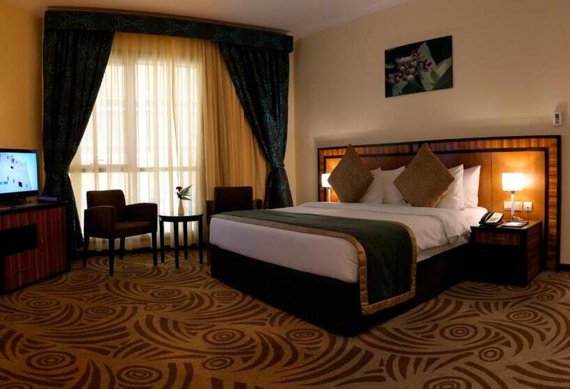 Апартаменты 3 Спальни, Al Majaz Premiere Hotel Apartments