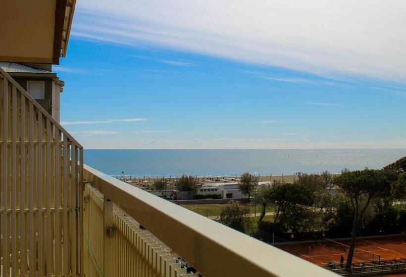 اتاق استاندارد چهار تخته با چشم‌انداز دریا, Helios Beach