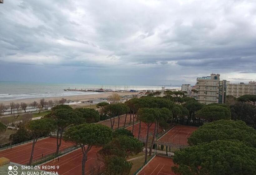 اتاق استاندارد چهار تخته با چشم‌انداز دریا, Helios Beach