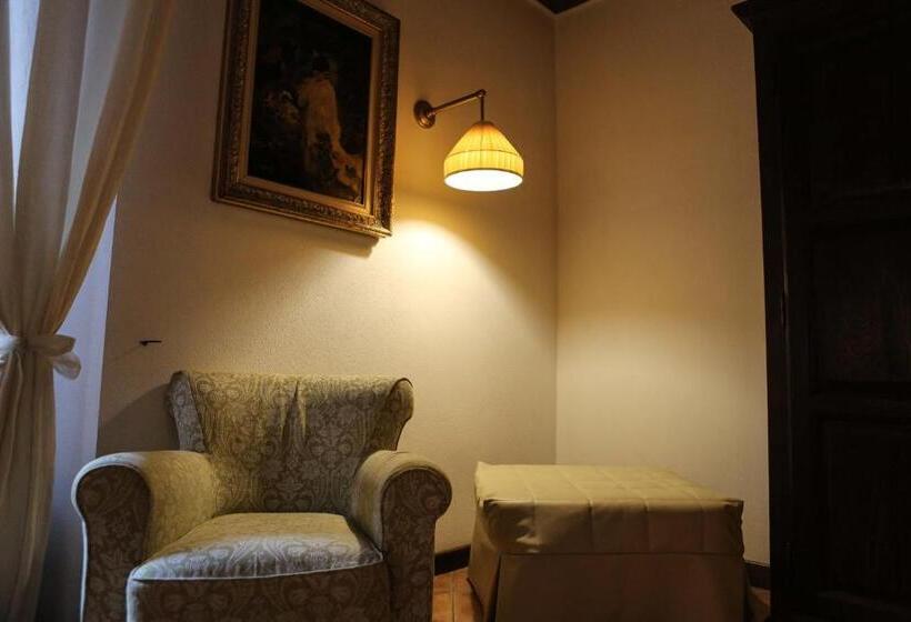 غرفة قياسية ثلاثية, Al Castello Resort