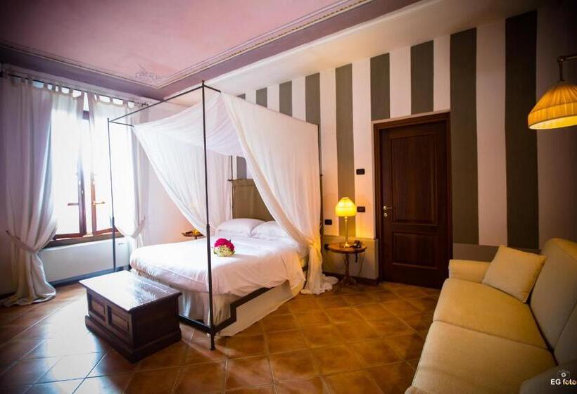 غرفة قياسية رباعية, Al Castello Resort