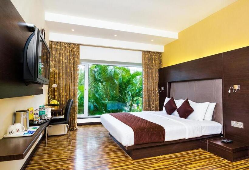 اتاق لوکس با تخت بزرگ, Flora Airport Hotel And Convention Centre Kochi