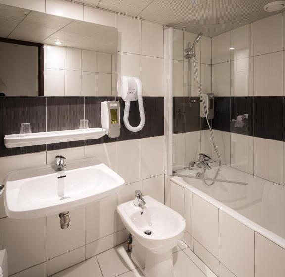 Номер Стандарт Трехместный, Hôtel Saint Georges