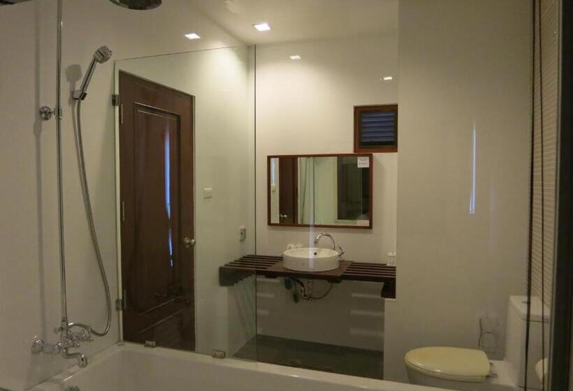 اتاق لوکس با چشم‌انداز دریا, Islanda Resort