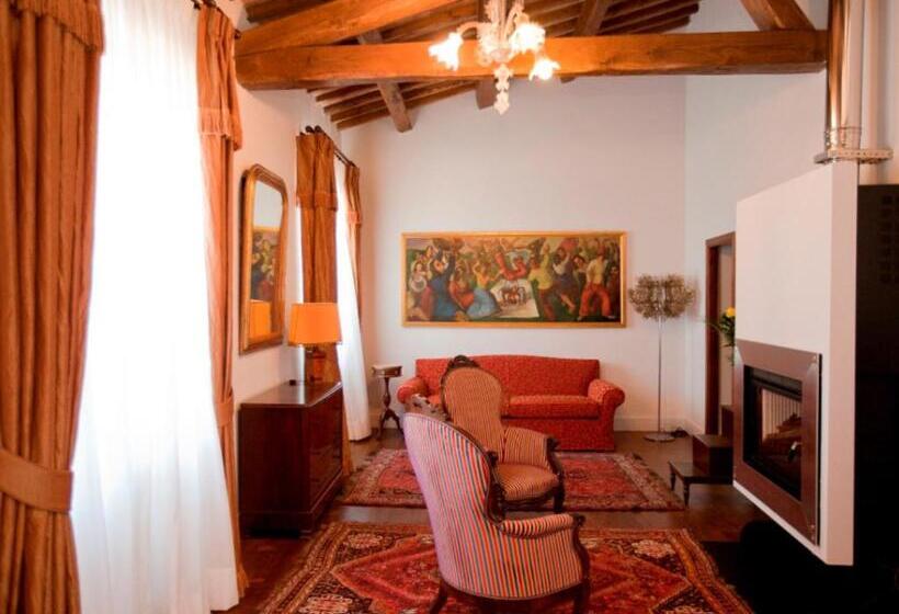 Королевский Люкс, Tenuta Ponziani   Griffin S Resort