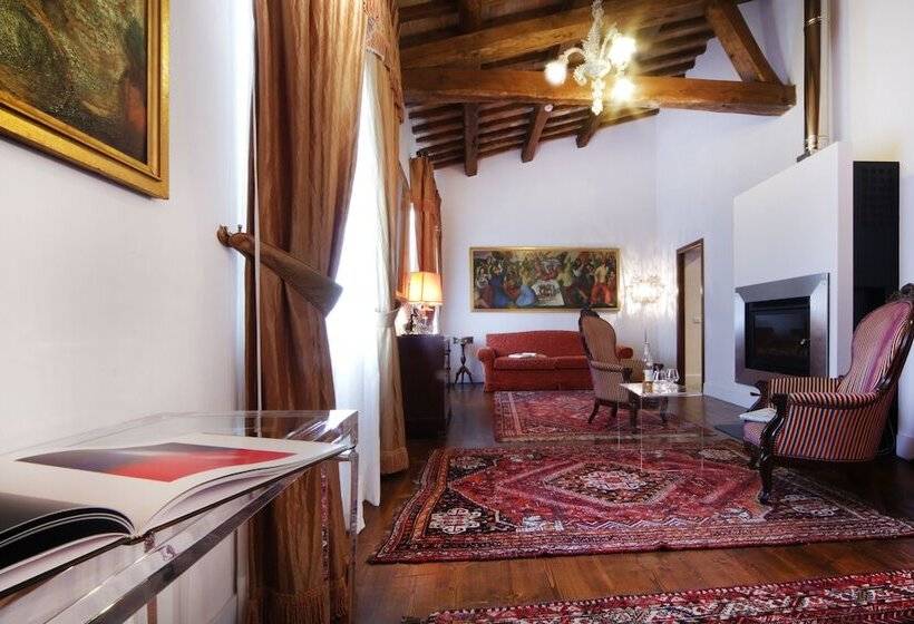 Королевский Люкс, Tenuta Ponziani   Griffin S Resort