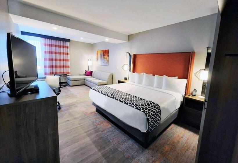 带大床的套房, La Quinta Inn & Suites By Wyndham Pflugerville