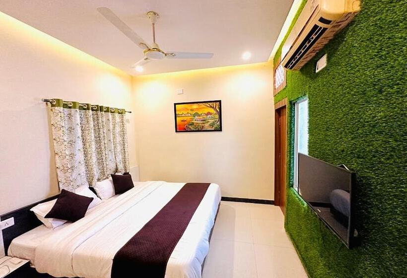 اتاق لوکس, The Galaxy Near Udaipur Airport
