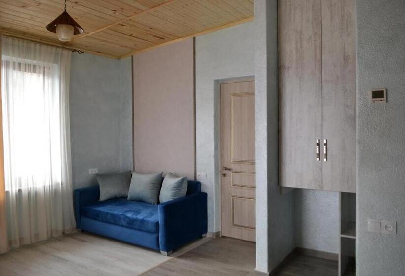 اتاق استاندارد سه نفره, Kare No Hotel Tsaghkadzor