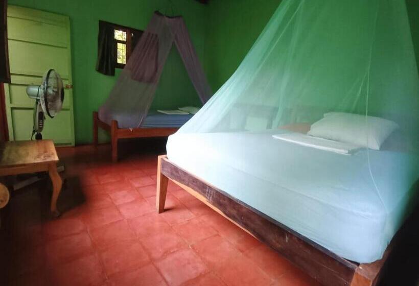 Номер Стандарт Трехместный, Hostal Así Es Mi Tierra
