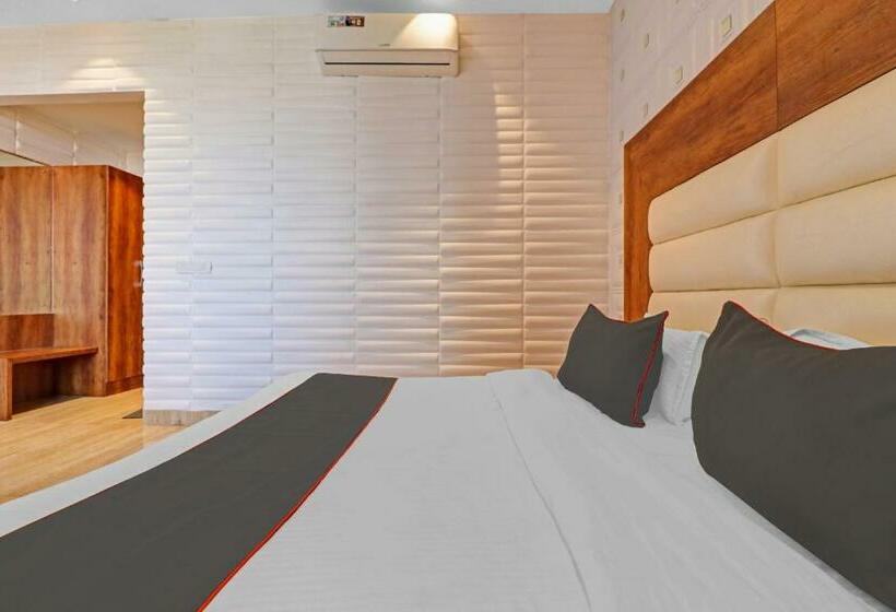 اتاق لوکس سه تخته, Collection O Hotel Moon