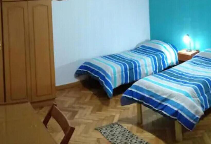 标准三人间, Hospedaje Amilcar