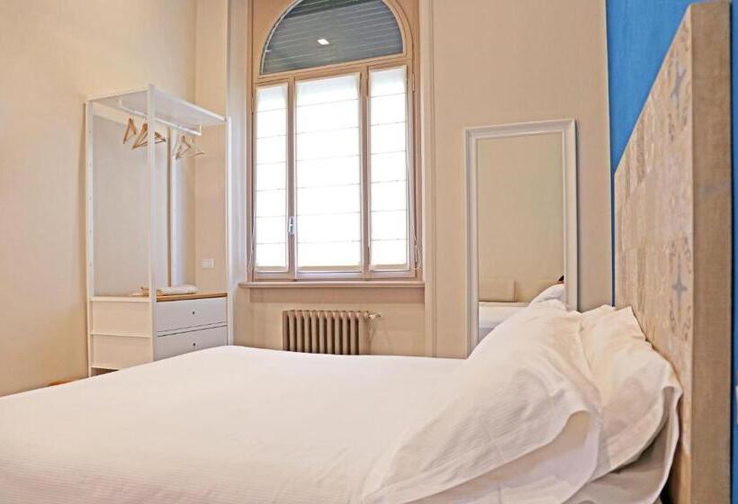 اتاق سه‌نفرۀ استاندارد با سرویس بهداشتی بیرون از اتاق, App9   Rooms And Apartments